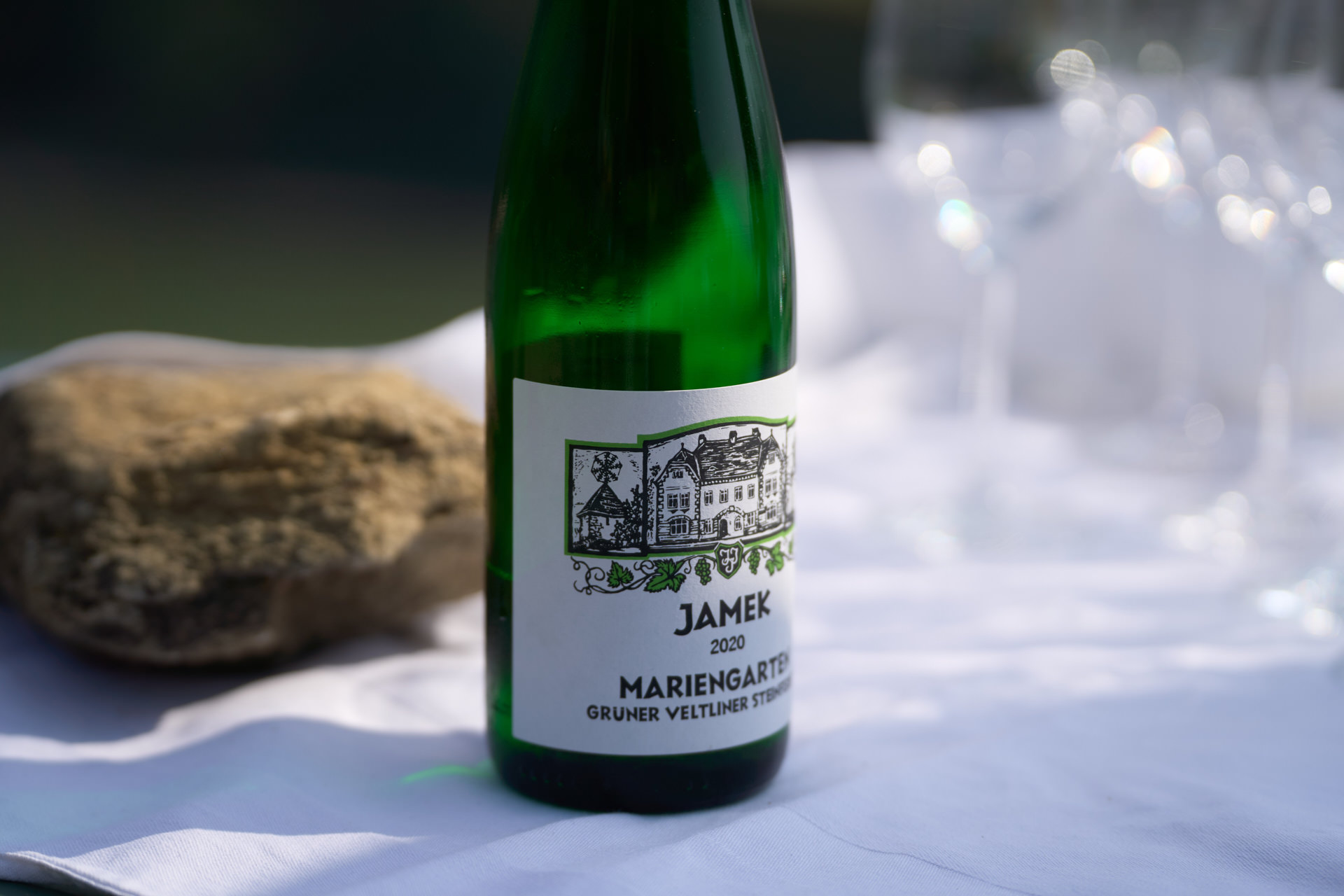Eventfotograf Corporate Event Flusskreuzfahrt Austria Wachau Weinprobe Weinflasche und Gläser
