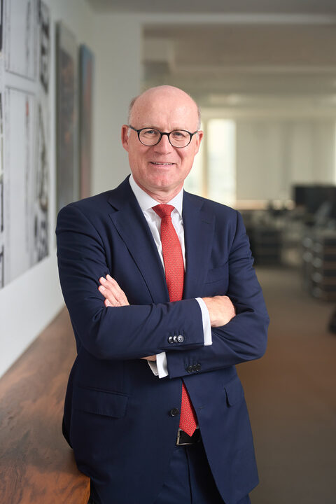Unternehmensfotografie Vorstandsfotografie CEO Büroflur AG Investment Frankfurt